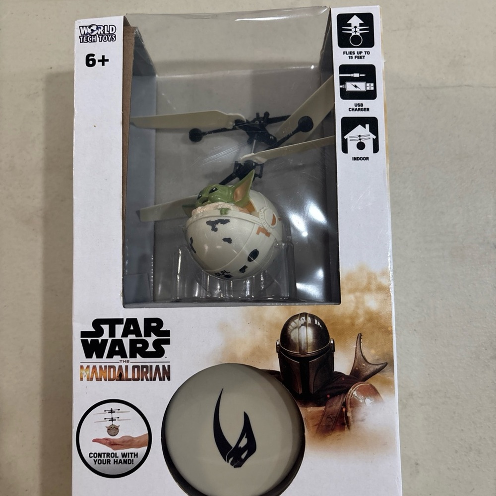 Star Wars Mandalorian Flying Toy - Green and White